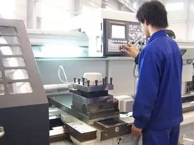 一個普通數(shù)控操作工的一天，說出來都是淚啊